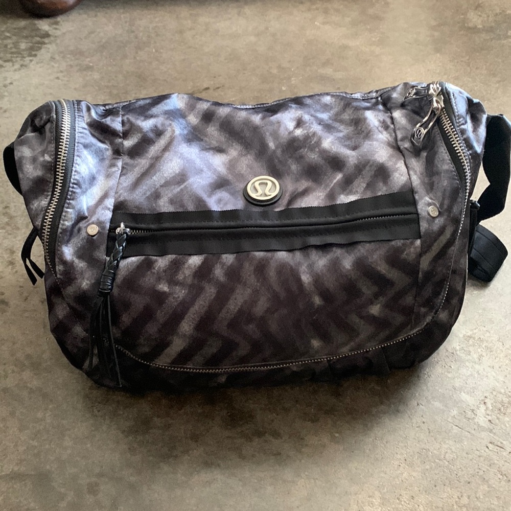 Lulu duffel bag/ gym bag